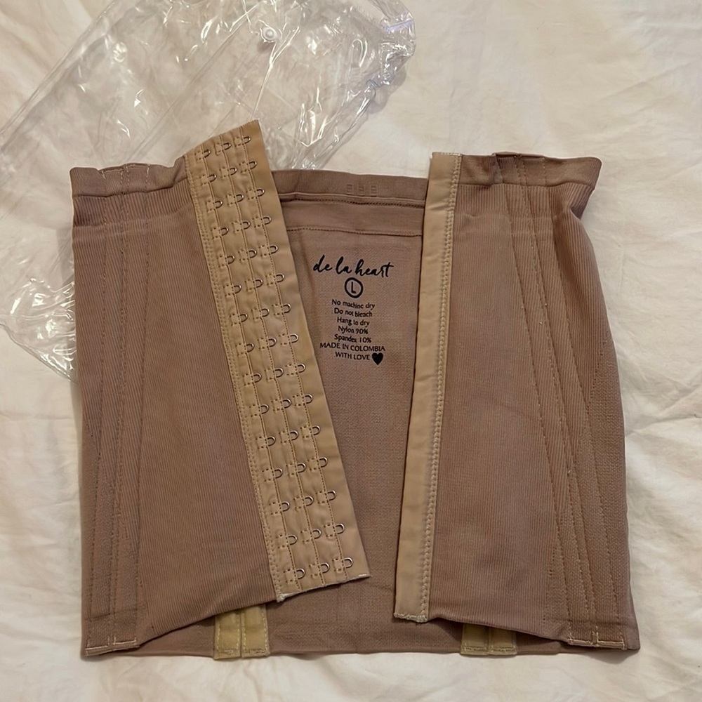 De La Heart Waist Trainer never worn size Large